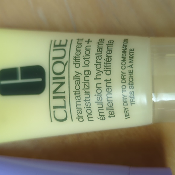 Clinique Mini Travel Size Skin Care Trio Brand New Never Used 30ml Each - Picture 8 of 12